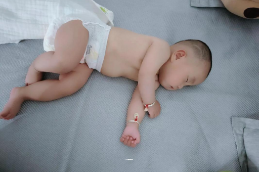 博尔塔拉蒙古几个月宝宝会抬头